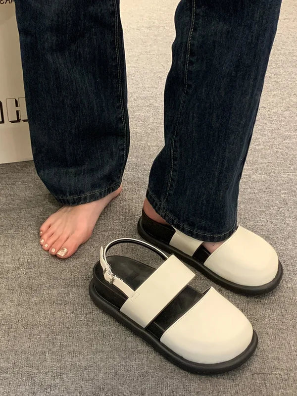 Women's fashionable Finnegania sandals with a special foot imprint section