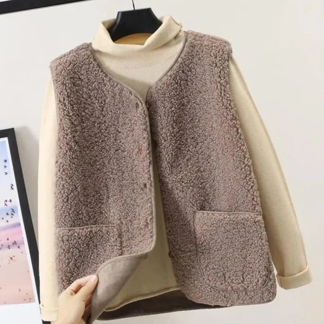 Elegant women's jacket with buttons and hook decoration for comfort and style