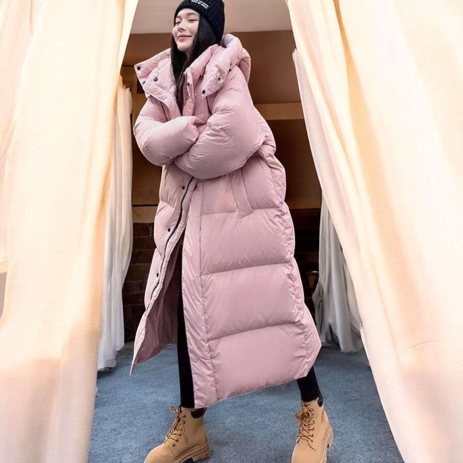 Long Women'sDown Coat with Warm Hood - The Perfect Choice for Cold Weather