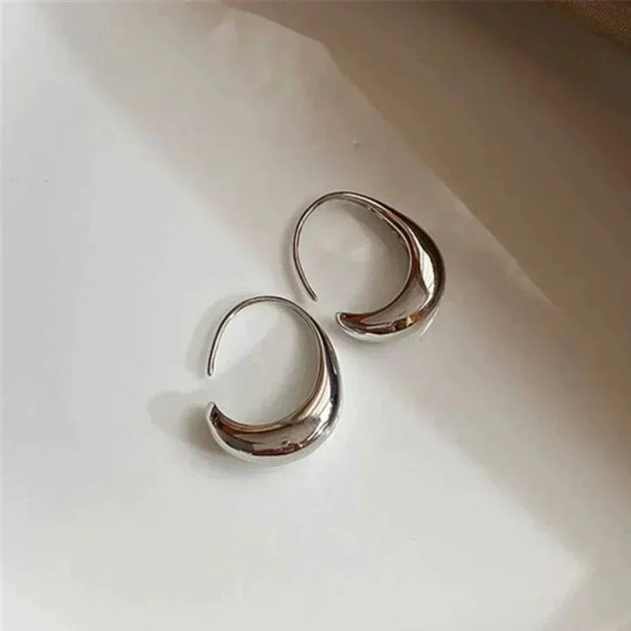 Elegant and luxurious gold and silver earrings by Alvin
