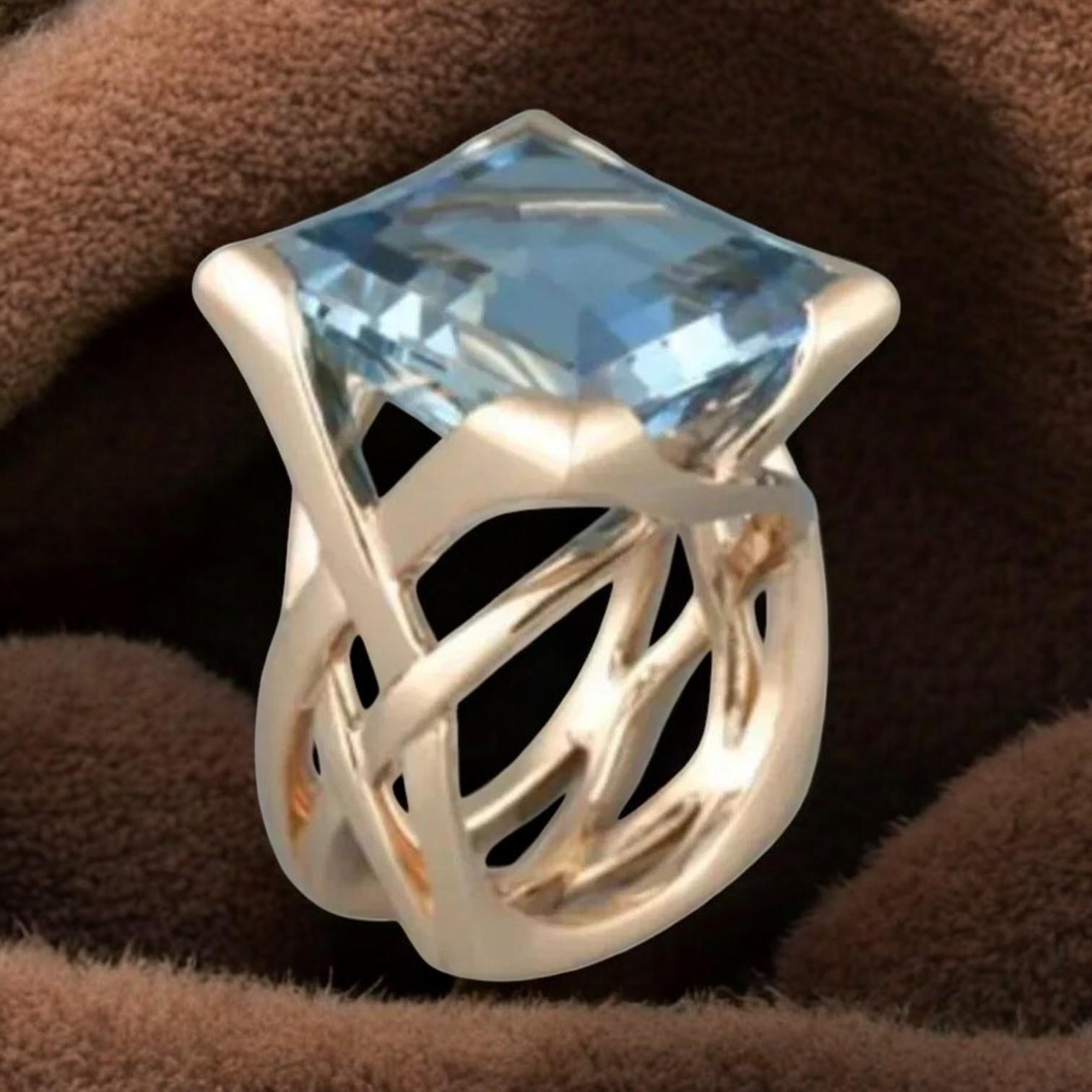 Andrea – Rose Gold Ring with Vintage Design and Stunning Blue Zirconia
