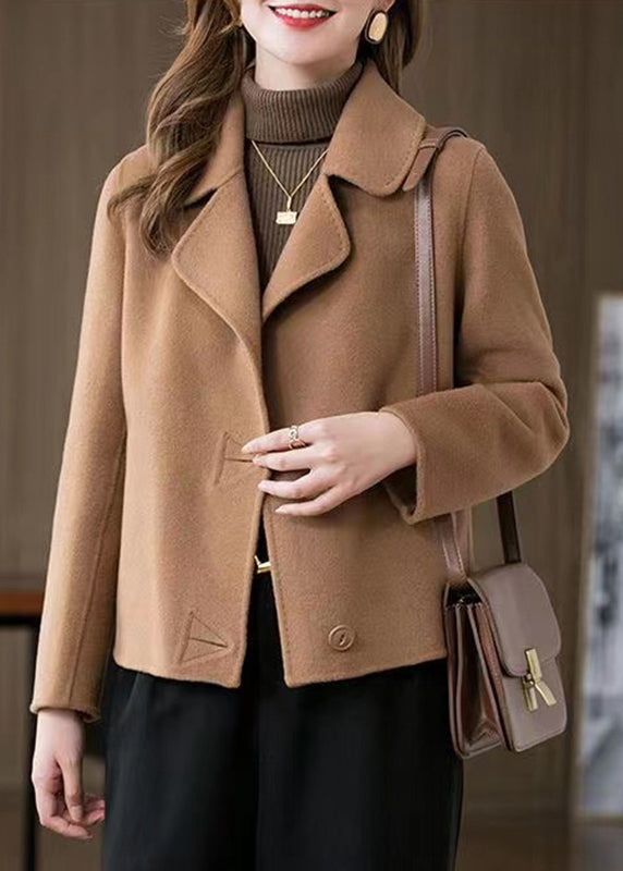 Women's Pleats Coat with Peter Pan Collar - Fashionable and Elegant Style for the Perfect Look