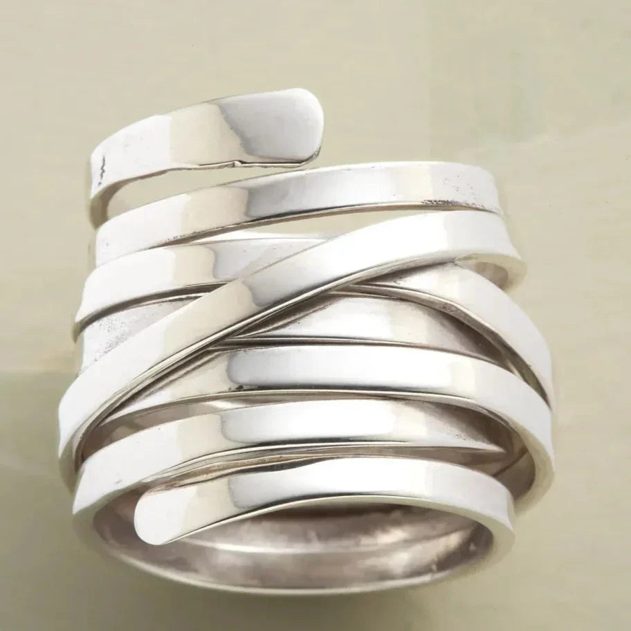 Anika - Shiny silver ring with stunning vintage design