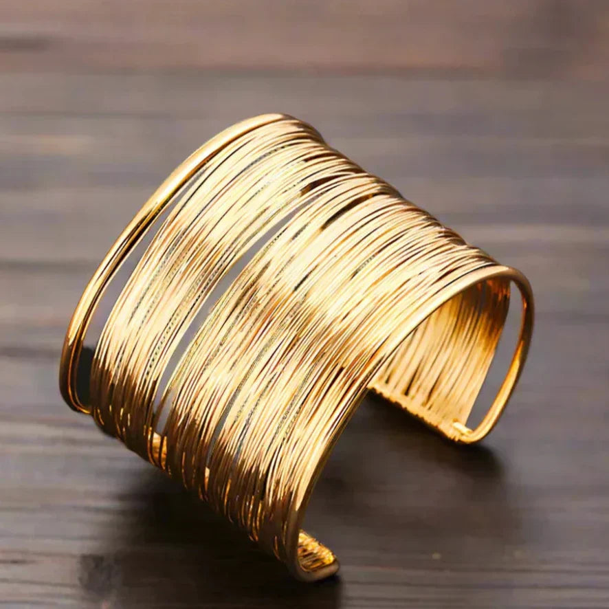 Fashionable Vintage Gold Bracelet with Cool Design β Isolda