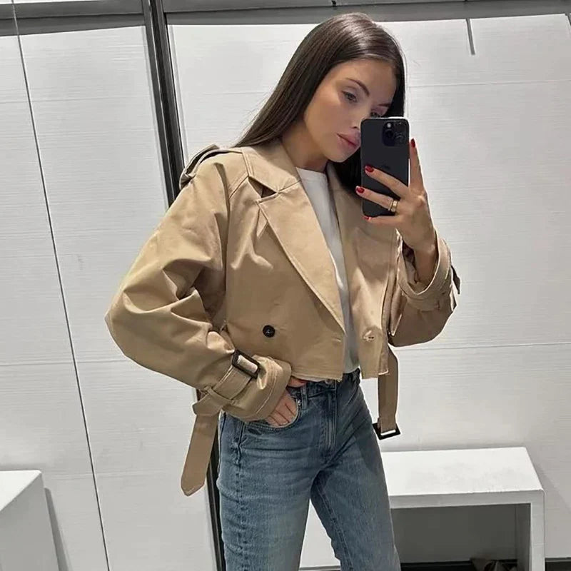 Stephanie | Elegant Short Trench Coat for a Stylish End