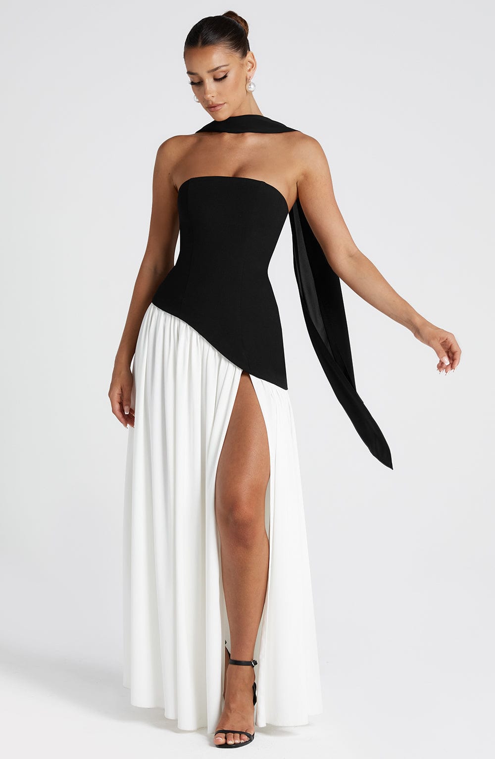 Luxury Oreen bathrobe with a decorative slit for a stunning and elegant appearance