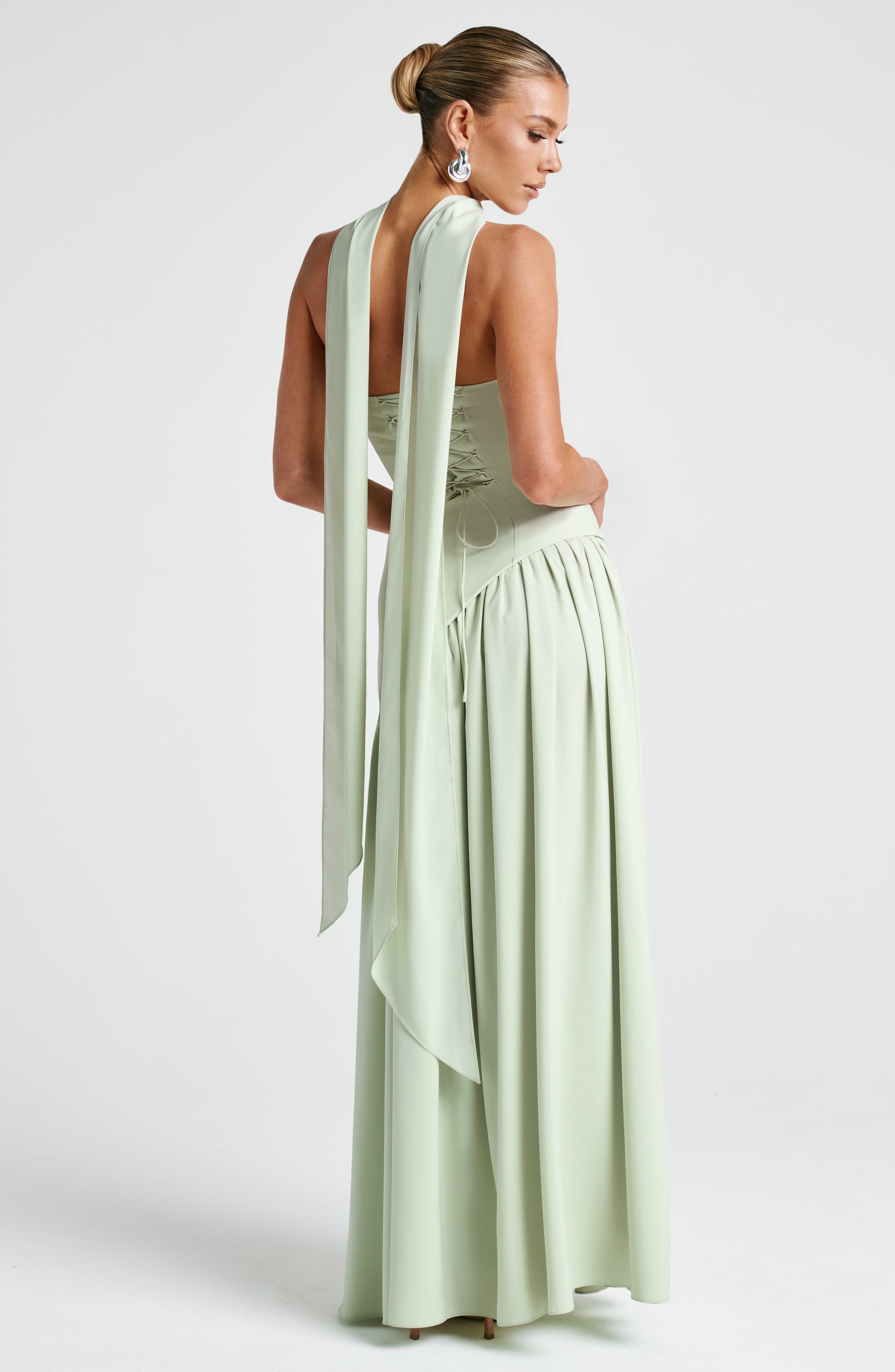 Luxury Oreen bathrobe with a decorative slit for a stunning and elegant appearance