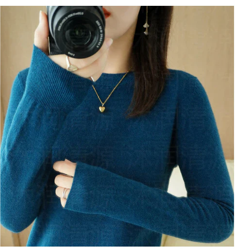 Women's Winter Sweater with Round Neck - Elegant and Warm for Completing Your Seasonal Wardrobe