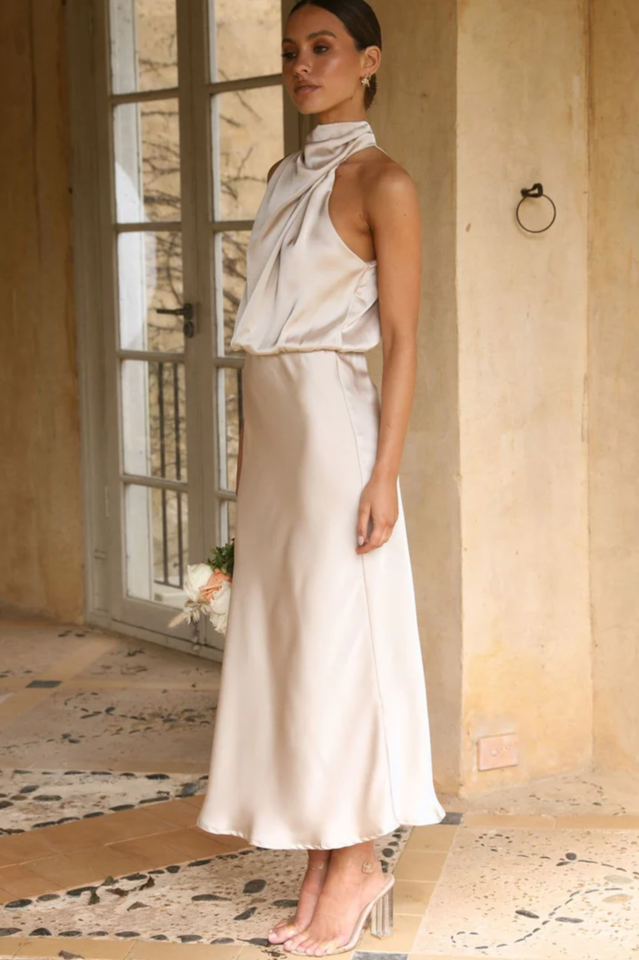 Elegant Satin Sleeveless Bridal Dress with Halter Sleeves for a Special Occasion
