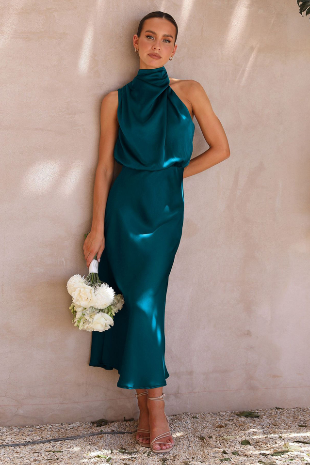 Elegant Satin Sleeveless Bridal Dress with Halter Sleeves for a Special Occasion
