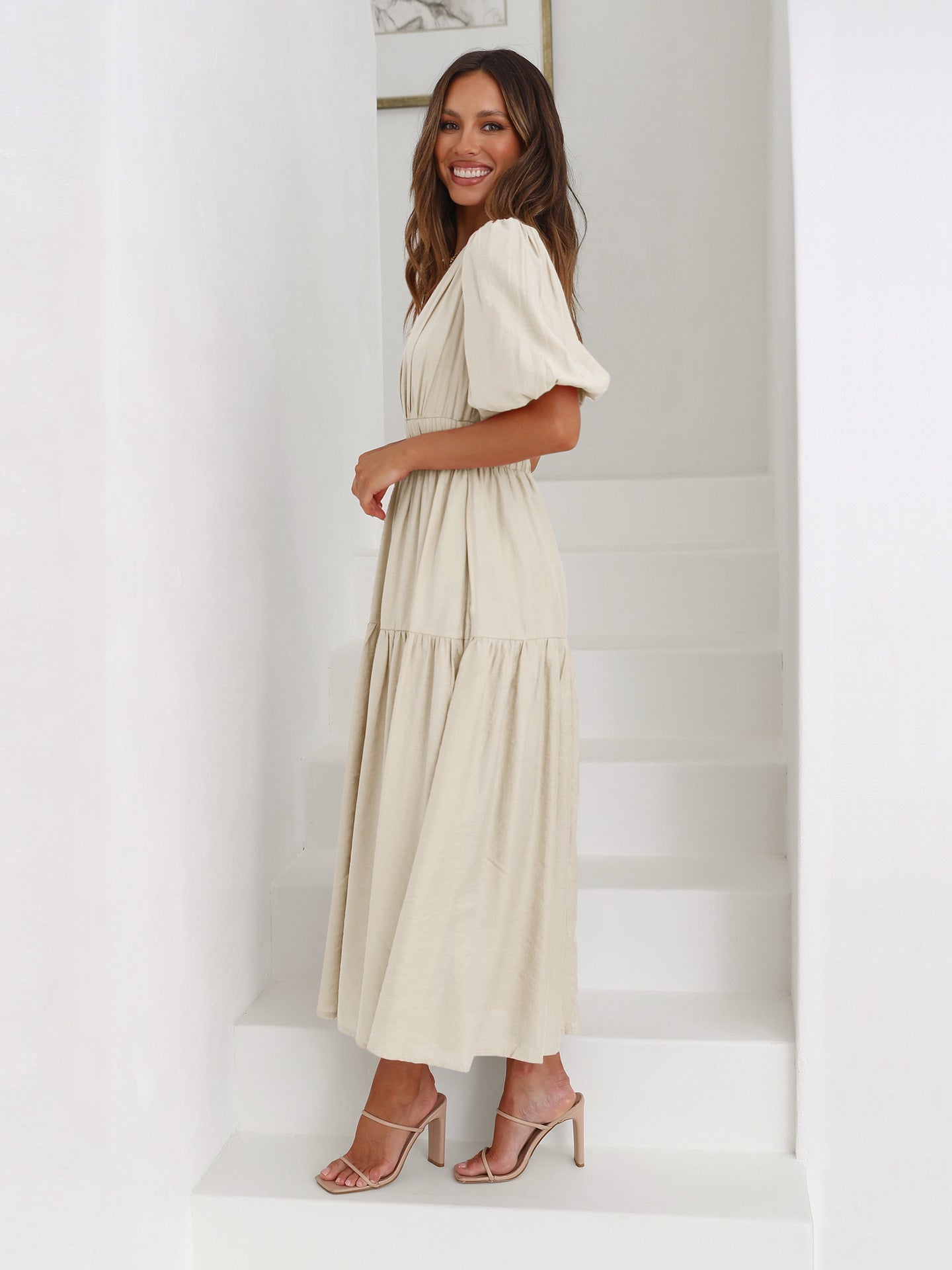 Kari Daman Elegant Dress with V-Neck β The Perfect Choice for Every Special Occasion