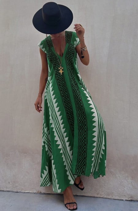 Luxury casual dress with an elegant V-neck suitable for all events
