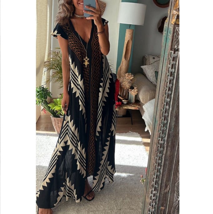 Luxury casual dress with an elegant V-neck suitable for all events