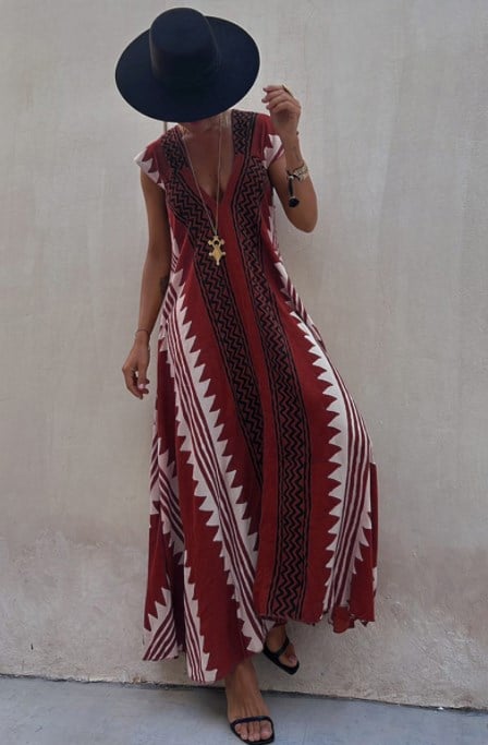 Luxury casual dress with an elegant V-neck suitable for all events