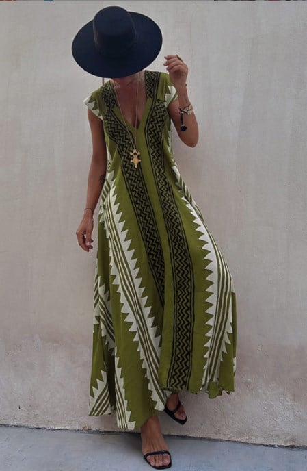 Luxury casual dress with an elegant V-neck suitable for all events