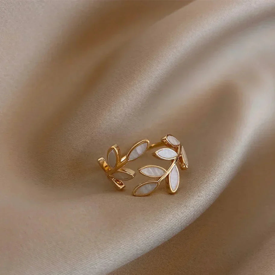 Adjustable ring with white oval leaf gold by Harley - an elegant addition to your style