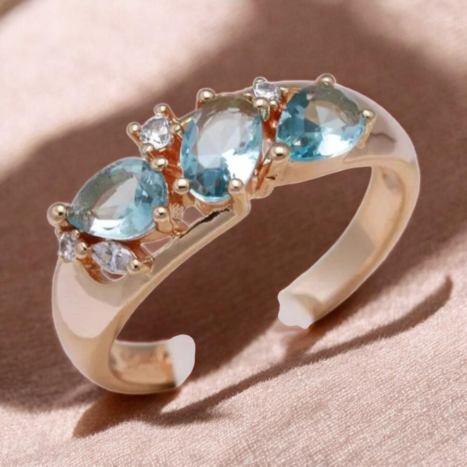 Ring with blue marquee rhinestone in luxurious gold design