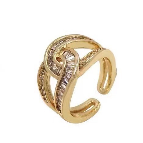 Tindra - Elegant and Eye-Catching Ring with Luxurious Knot