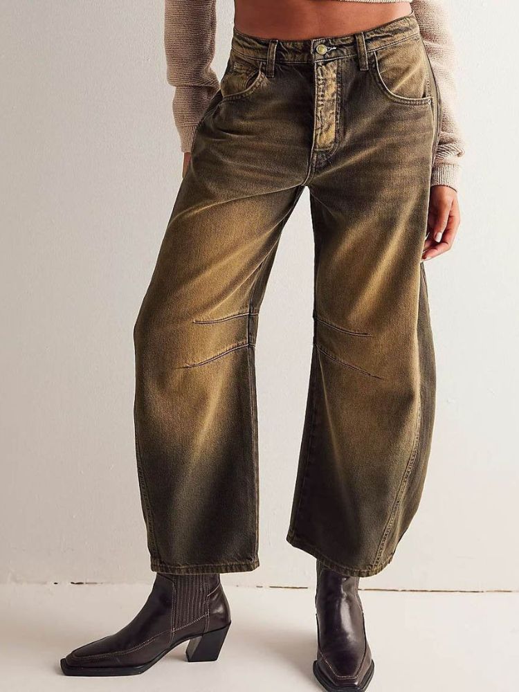 Fashionable women's mid-rise jeans β modern design and perfect comfort for everyday wear