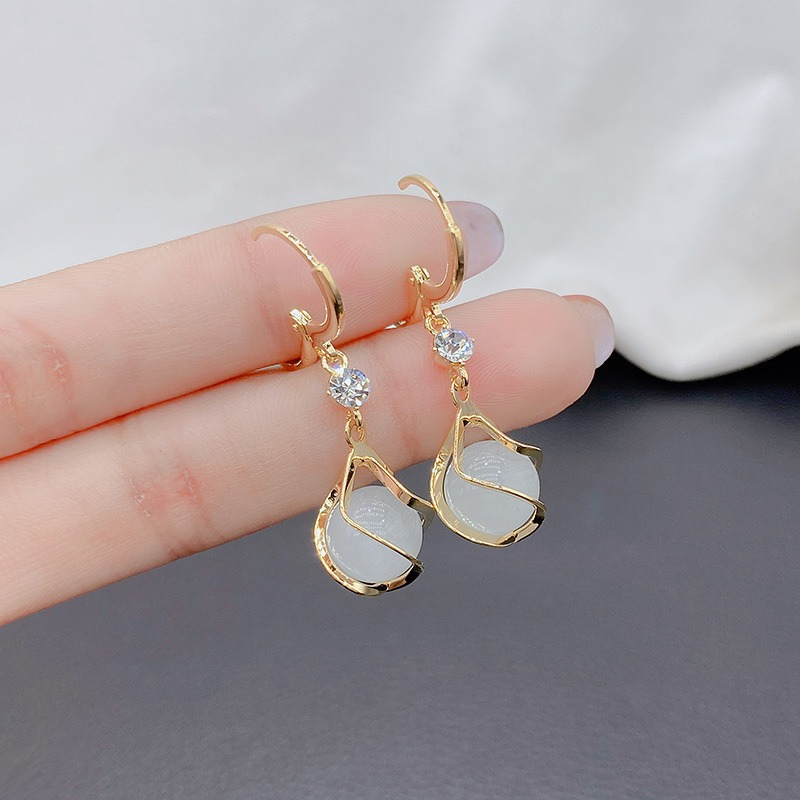 Beylata β Stunning Vintage Style Gold Drop Earrings with White Opal