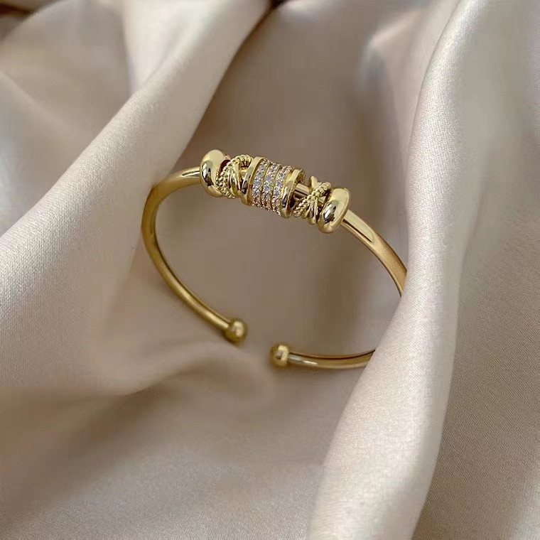 Giorni - Adjustable Designer Bracelet with Luxury Gold Pendants