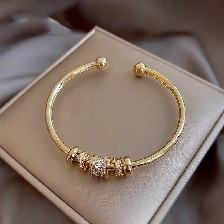 Giorni - Adjustable Designer Bracelet with Luxury Gold Pendants