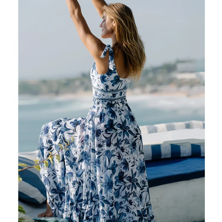 Cary - Floral Pattern One-Piece Swimsuit with V-neck and Elegant Design