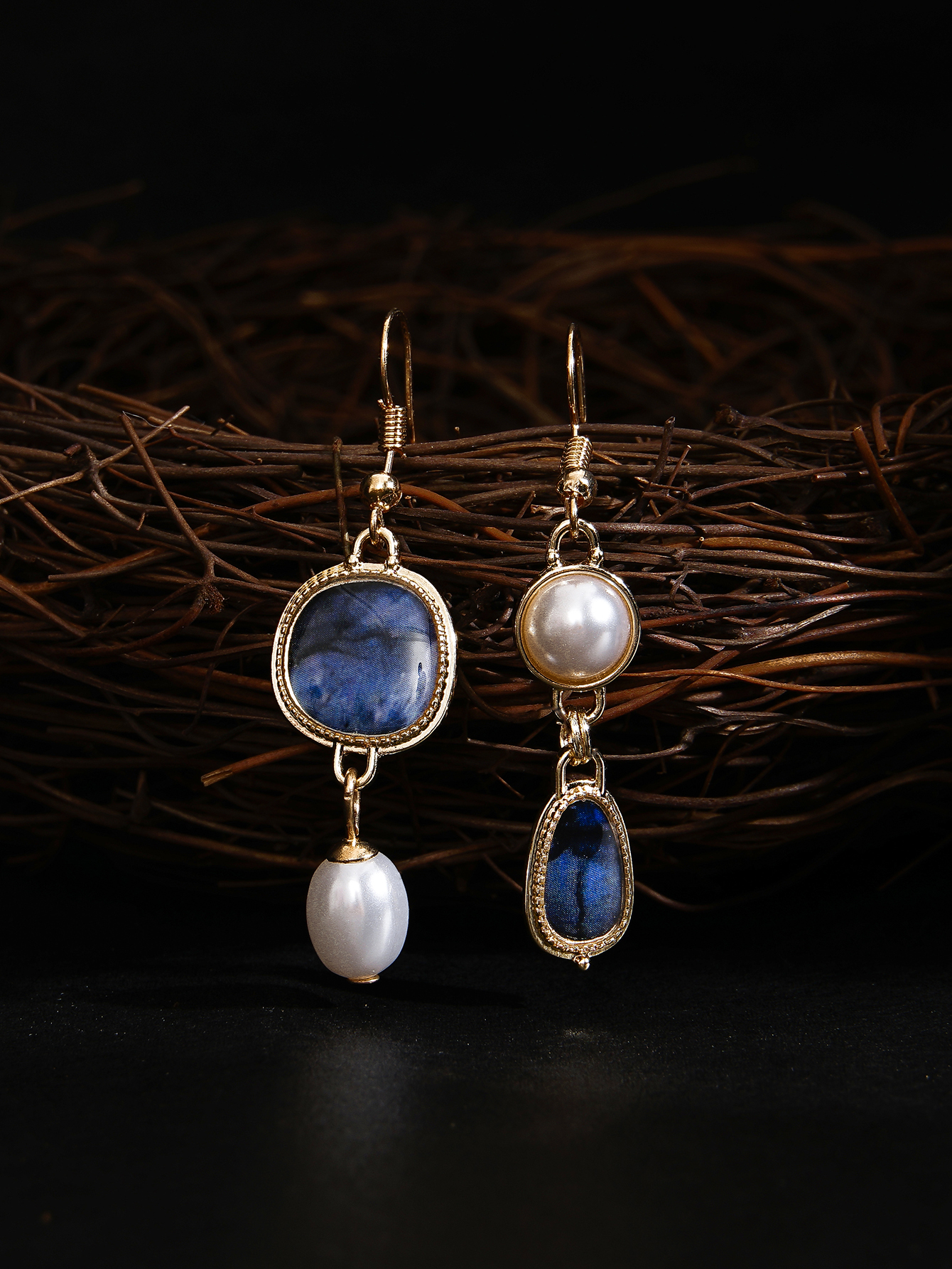 Kressa β Unique Pearl Earrings with Blue Gemstone in Elegant Vintage Design