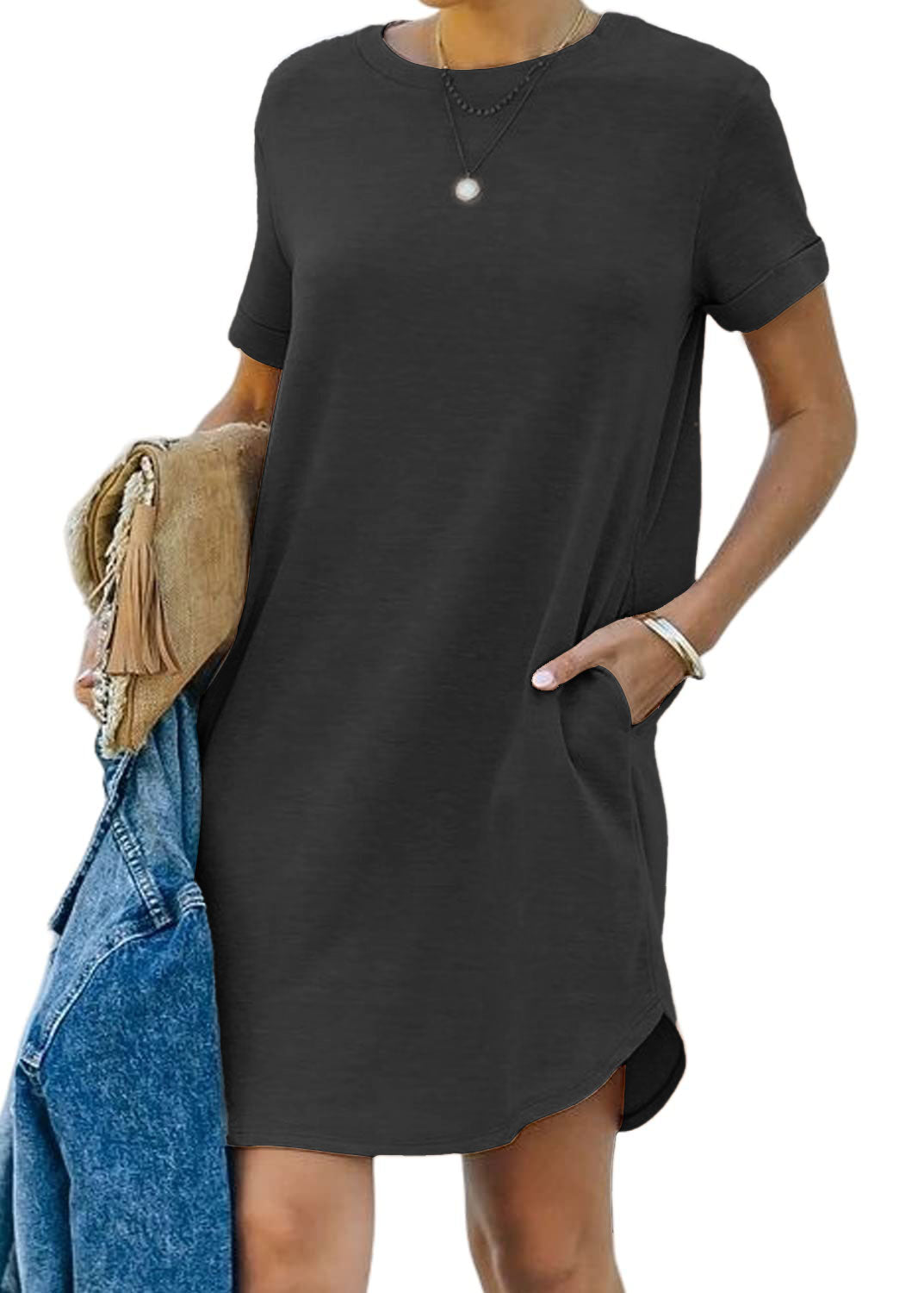 Lisa - Short and comfortable T-shirt dress with practical pockets for everyday wear
