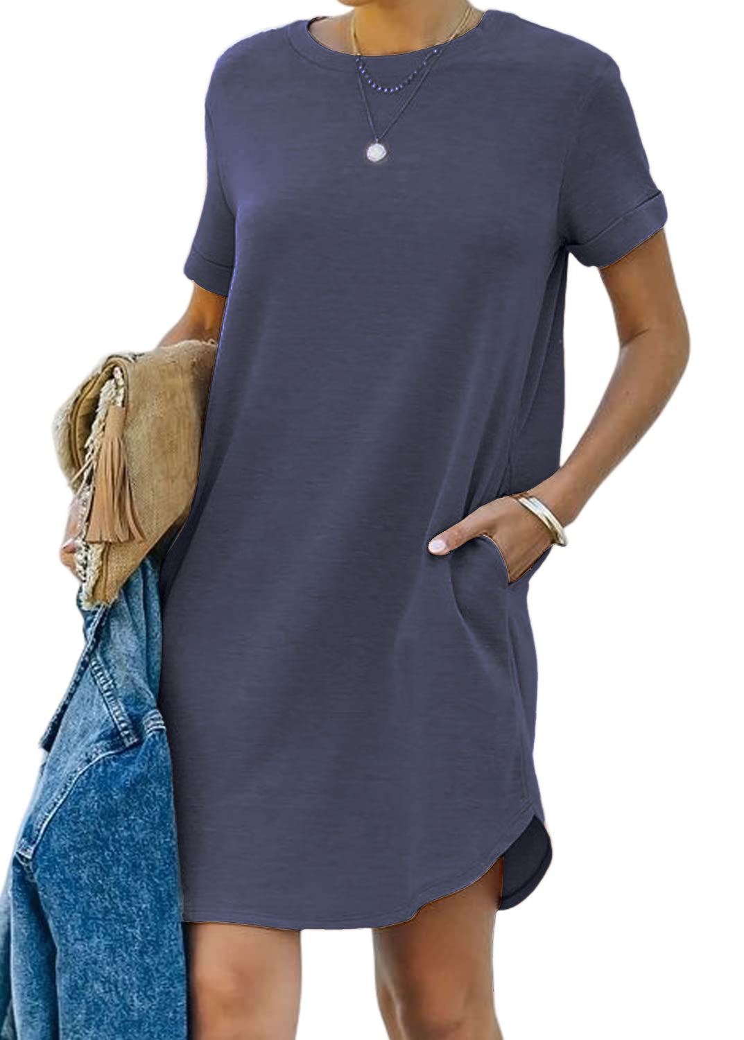 Lisa - Short and comfortable T-shirt dress with practical pockets for everyday wear