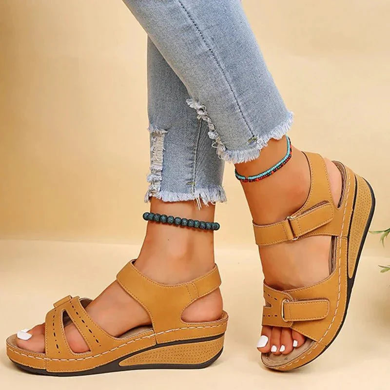 Women's trendy low-heeled sandals with adjustable straps and open toes for maximum comfort and style