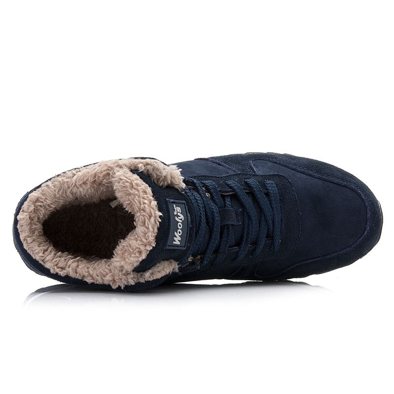 Fashionable sports shoes with black and blue faux fur for men and women - unbeatable comfort and style
