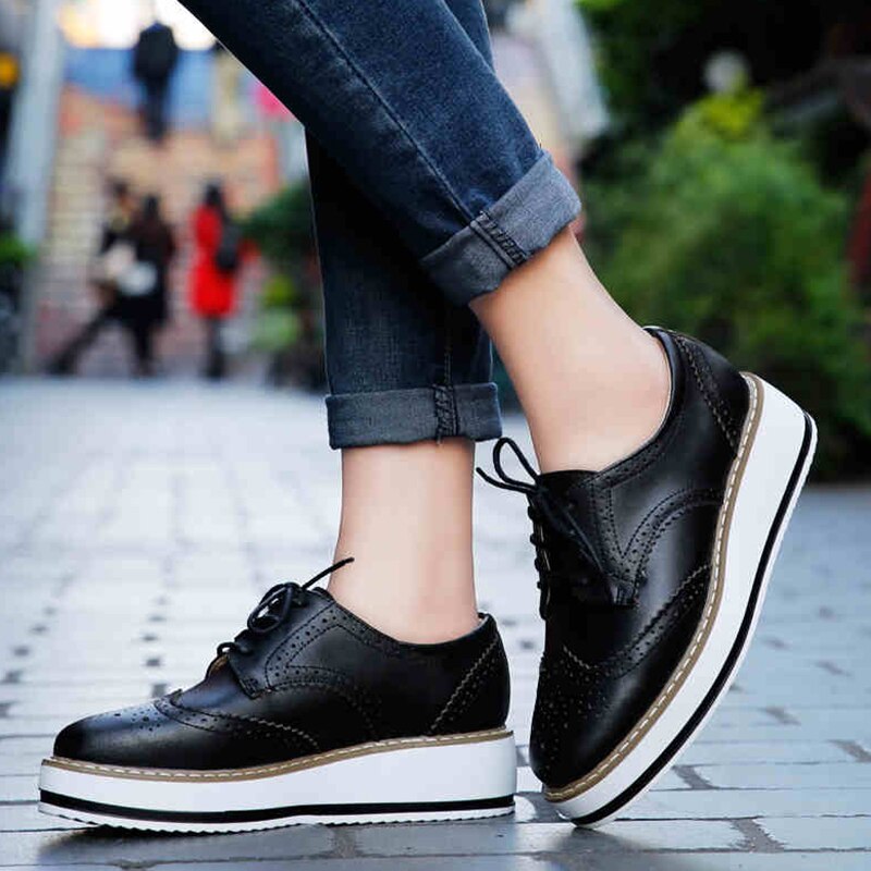 Beautiful orthopededic shoes on an Oxford platform for perfect style and comfort