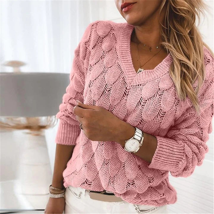 Fashionable women's V-neck sweater - Comfort and elegance at a special sale
