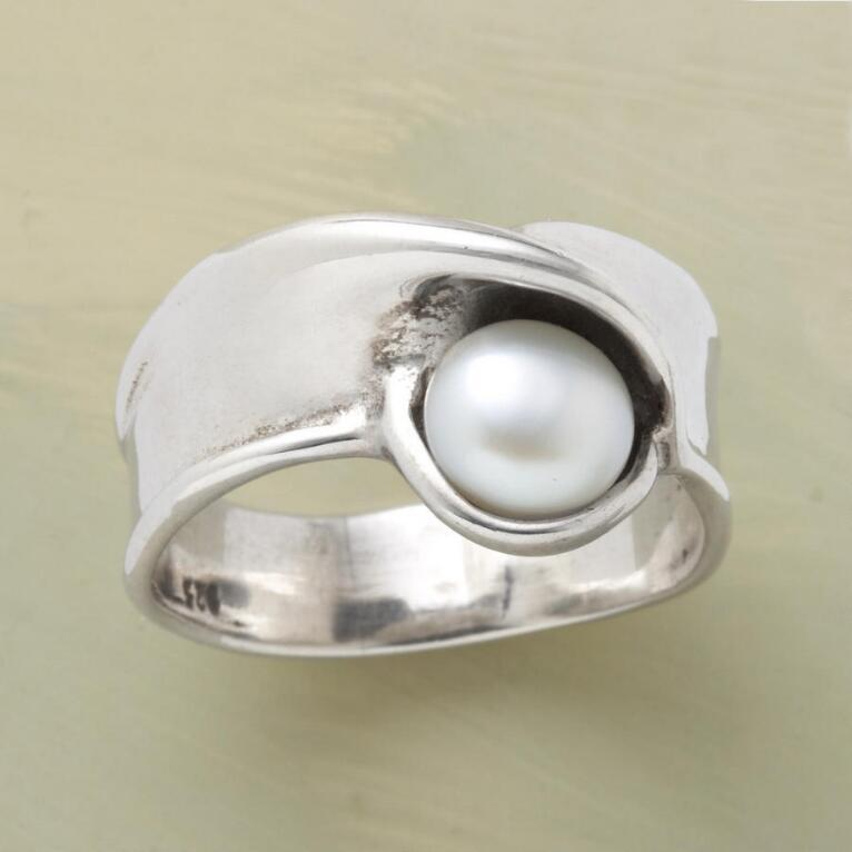 Raileen β Elegant Vintage Style Embellished Pearl Ring