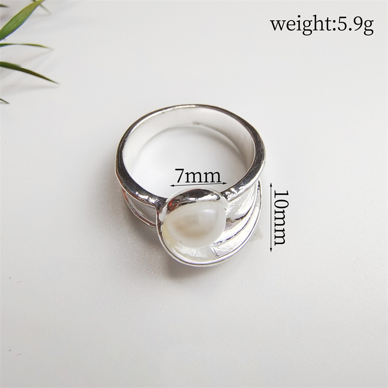Raileen β Elegant Vintage Style Embellished Pearl Ring