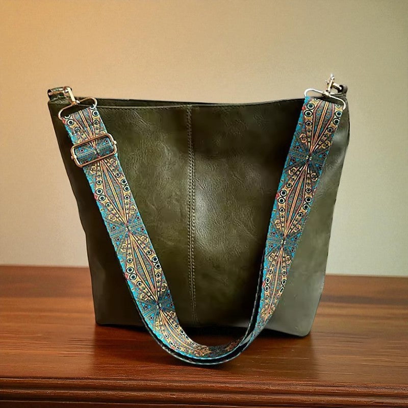 Perfect Vintage Leather Shoulder Bag with Stunning Design | Tamar's Vintage Charm