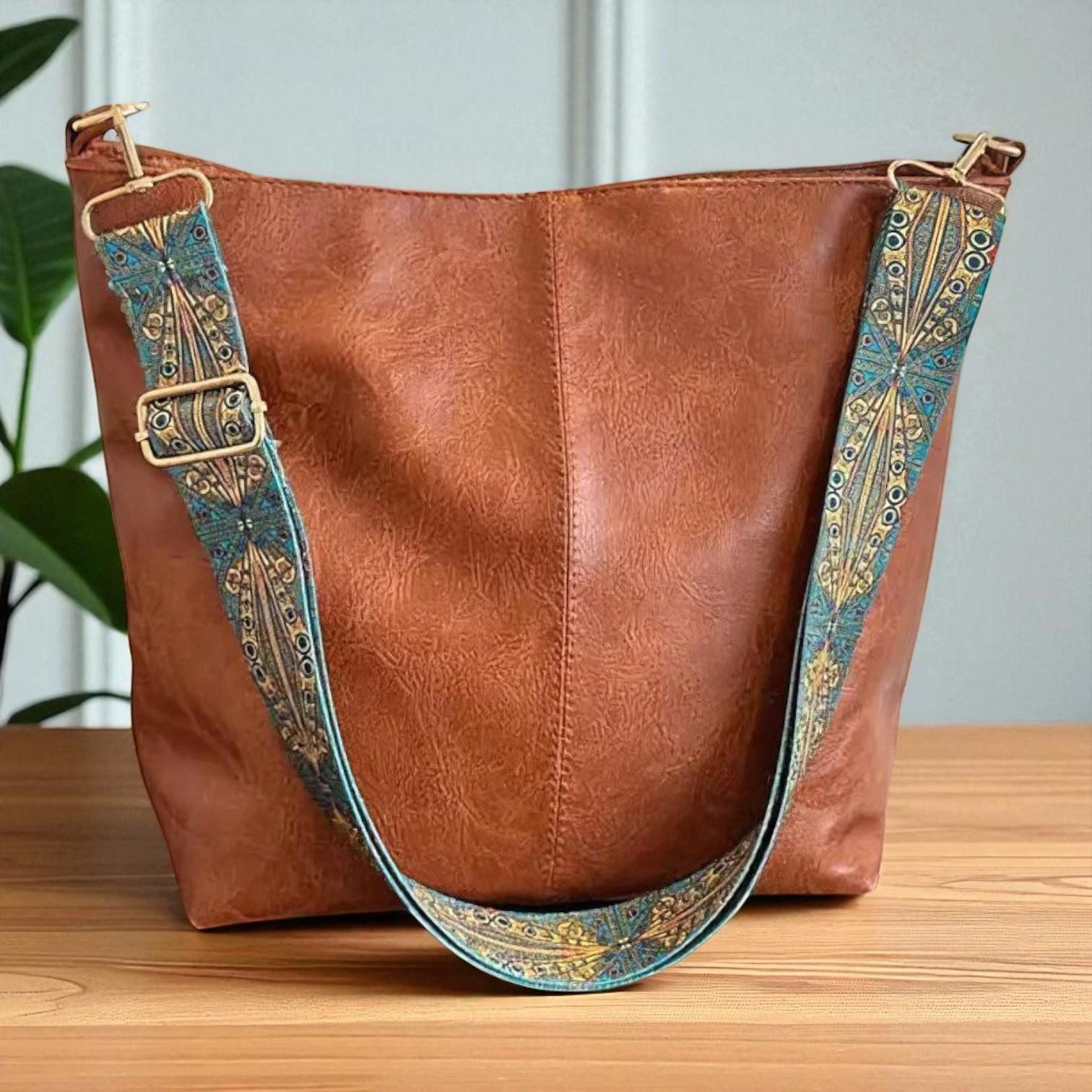 Perfect Vintage Leather Shoulder Bag with Stunning Design | Tamar's Vintage Charm