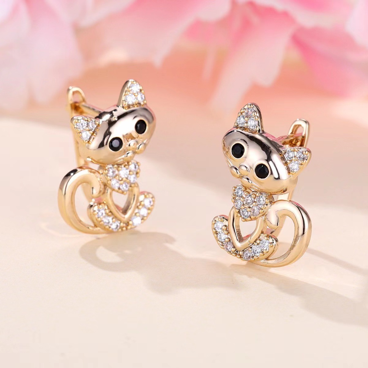 Jasmine Cat-Shaped Earrings with Elegant Zirconia for an Unforgettable Style