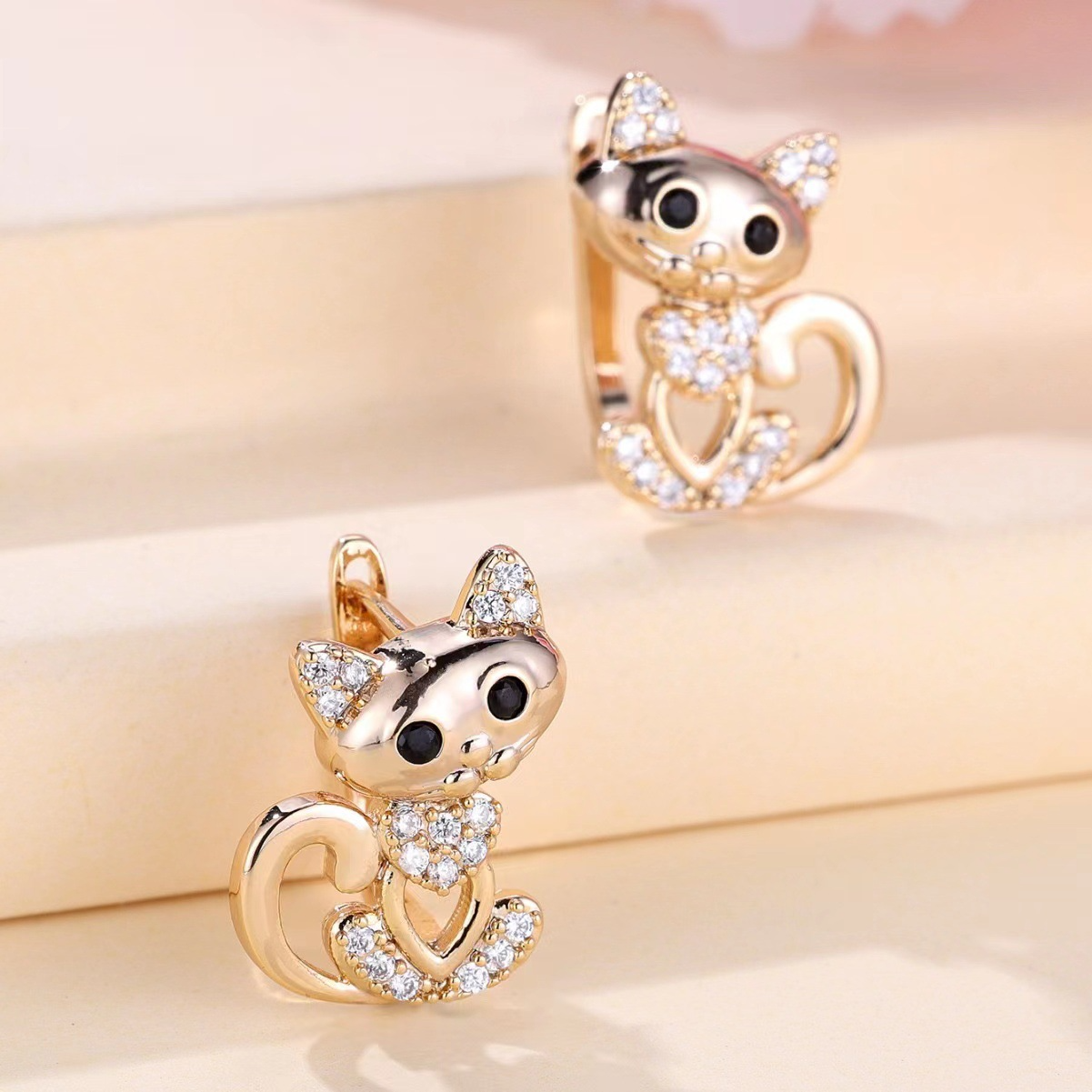 Jasmine Cat-Shaped Earrings with Elegant Zirconia for an Unforgettable Style