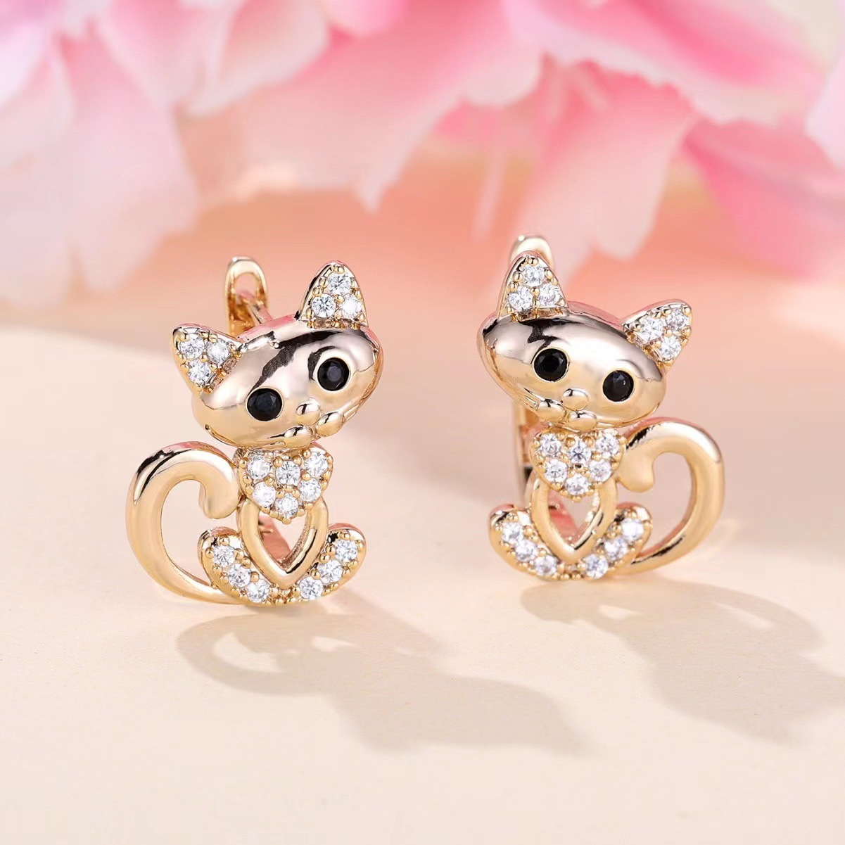 Jasmine Cat-Shaped Earrings with Elegant Zirconia for an Unforgettable Style
