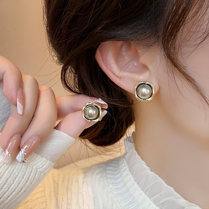 Elegant black pearl designer earrings for women