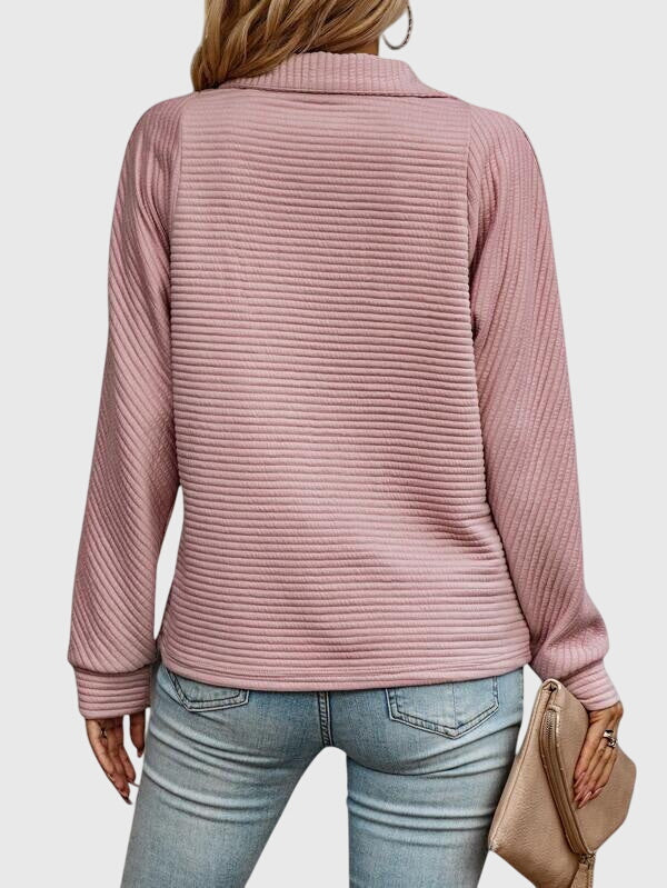 Elegant sweater with zipper for a sophisticated and unique design
