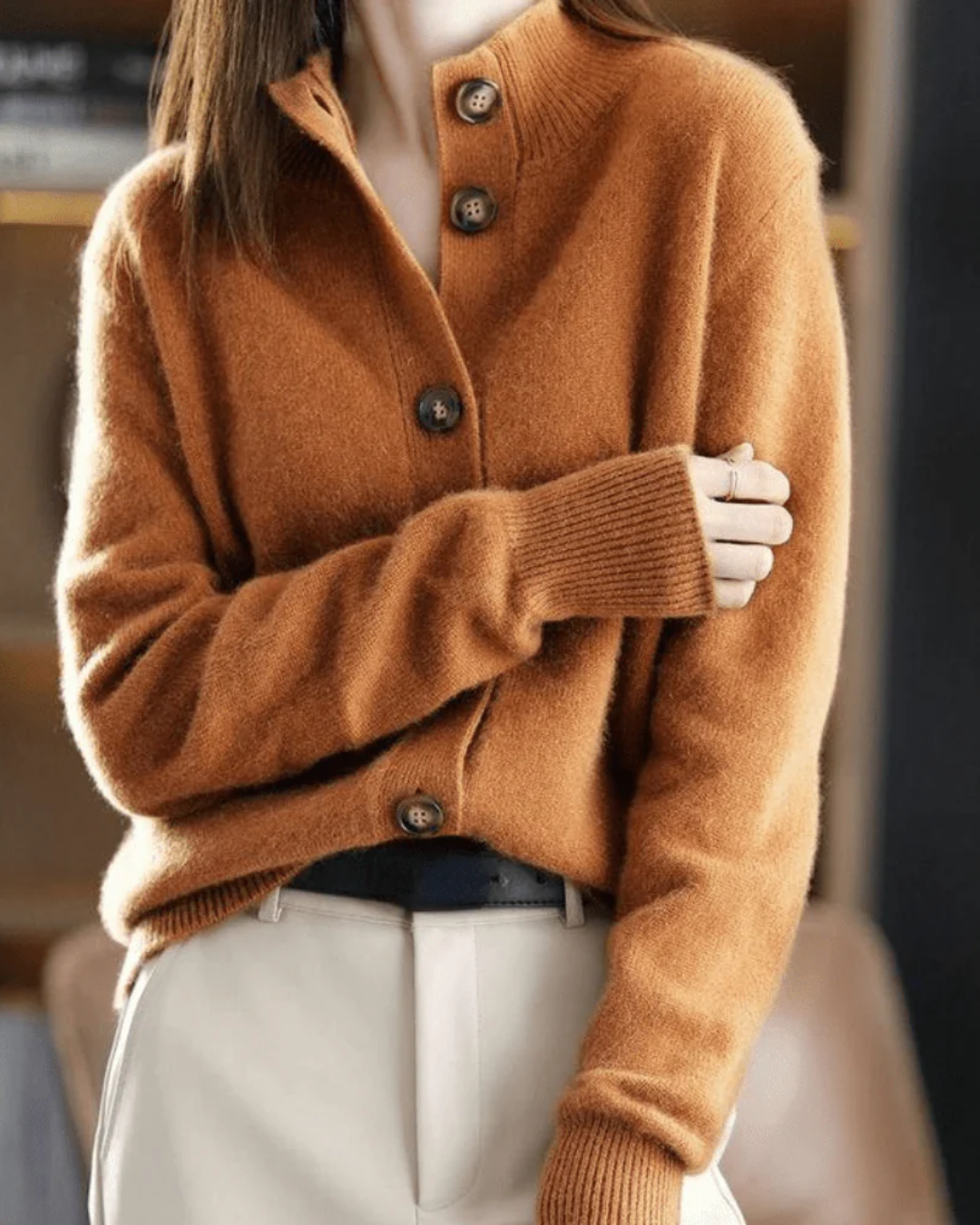 Makahuri cardigan with retro-style stitching for an elegant and timeless look