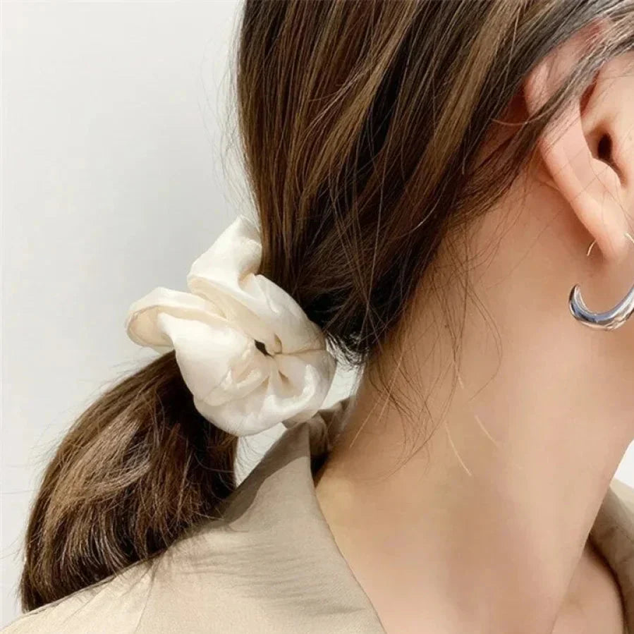 Elegant and luxurious gold and silver earrings by Alvin