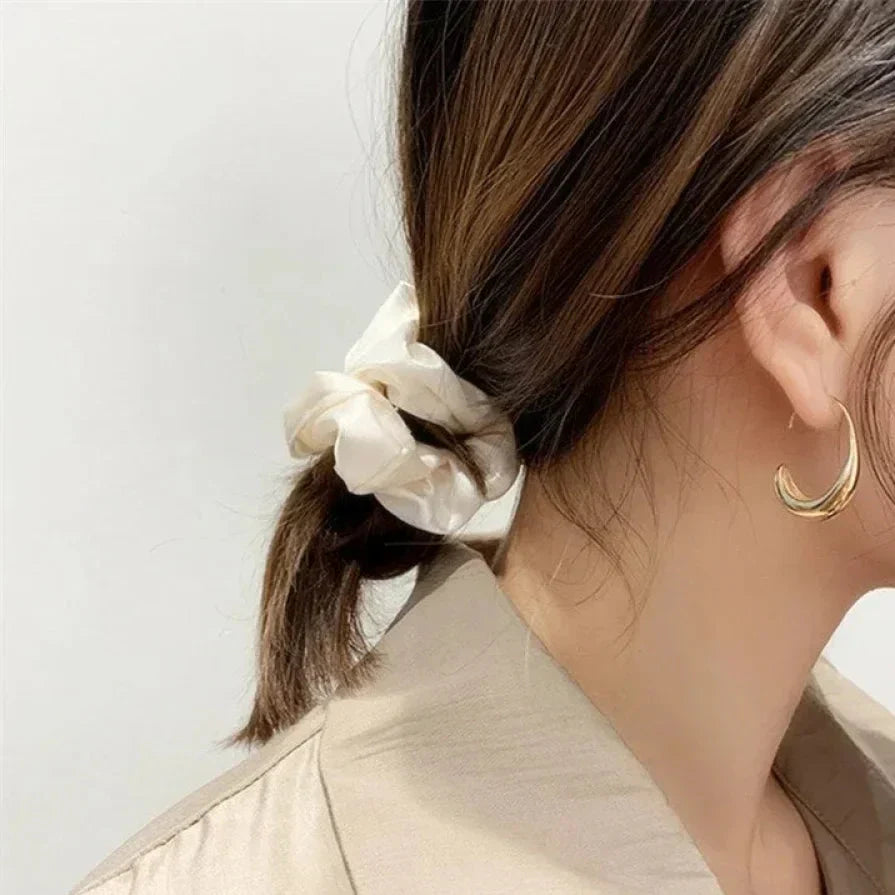 Elegant and luxurious gold and silver earrings by Alvin