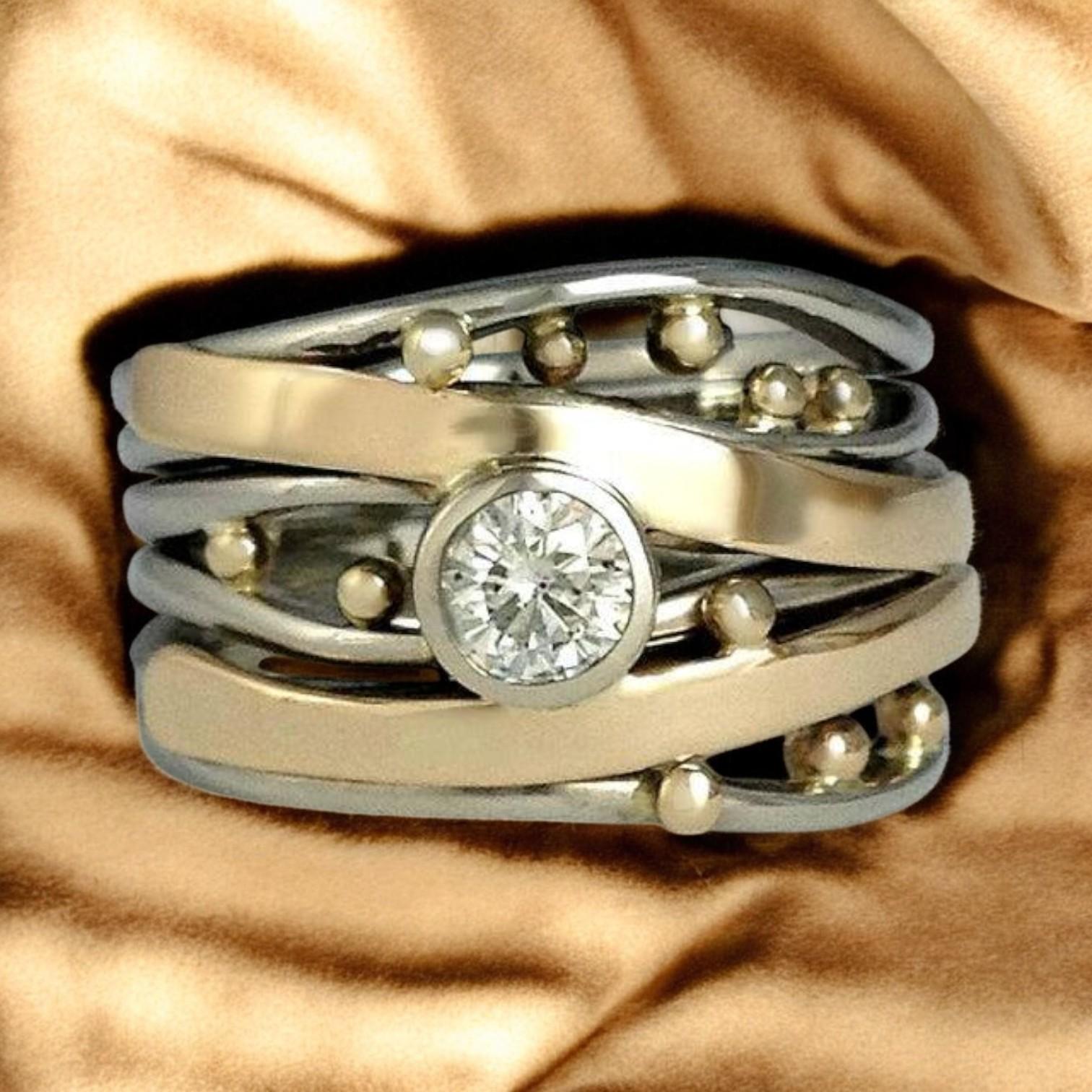 Angelina – Vintage Look Zirconia Ring in Stunning Gold