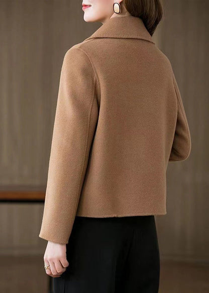 Women's Pleats Coat with Peter Pan Collar - Fashionable and Elegant Style for the Perfect Look