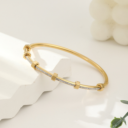 Anslee - Shiny Gold Bracelet Fashionable for an Elegant Look