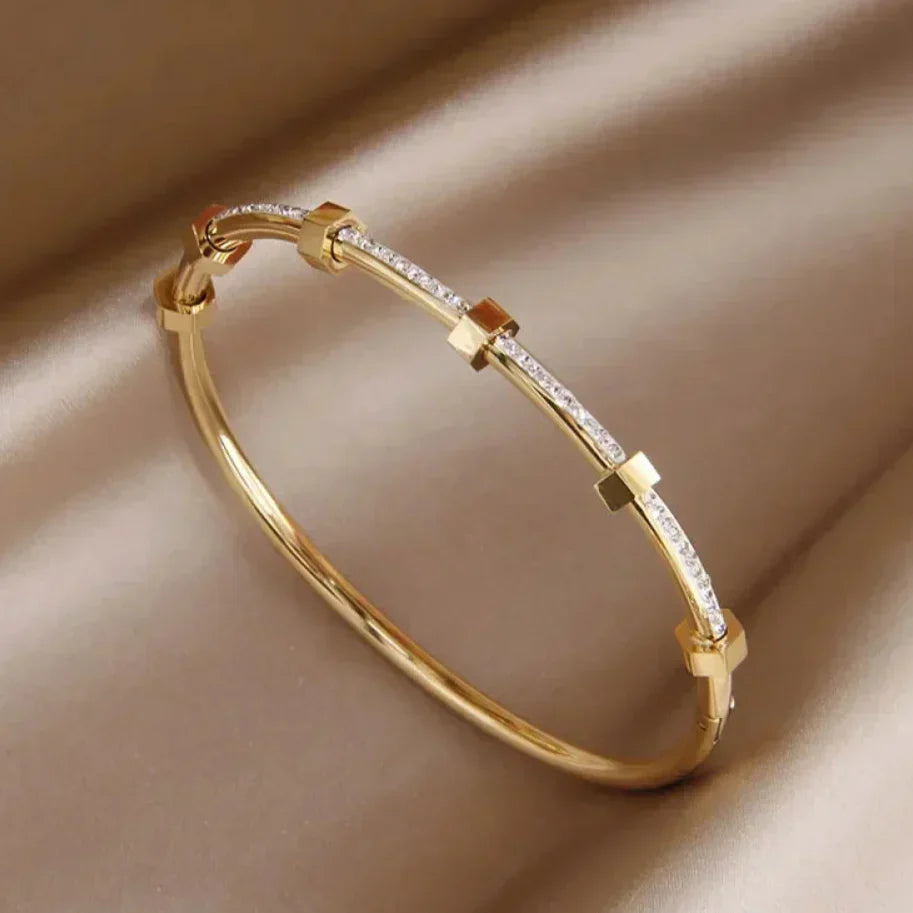 Anslee - Shiny Gold Bracelet Fashionable for an Elegant Look